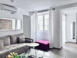 Appartement Standard, salle de bains privée | Bar lounge