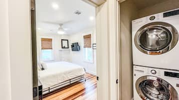 6 bedrooms, iron/ironing board, WiFi, bed sheets