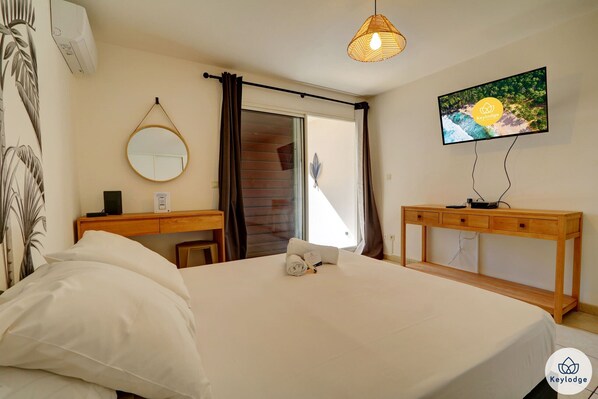 Iron/ironing board, free WiFi, bed sheets