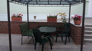 Outdoor dining - Penthouse Wolkenstein spacious 155 m² maisonette with whirlpool, air conditioning & fireplace (Senftenberg)