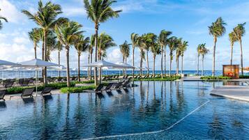 8 albercas al aire libre y camas balinesas (con cargo)