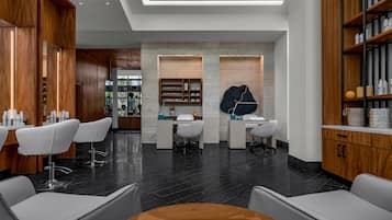 Behandelingskamers voor koppels, een sauna, een bubbelbad, een stoombad