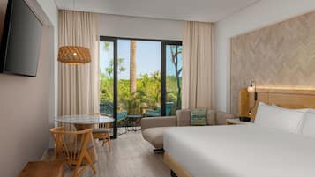 Club Room, 1 King Bed, Nature View | Literie de qualité, articles de minibar gratuits