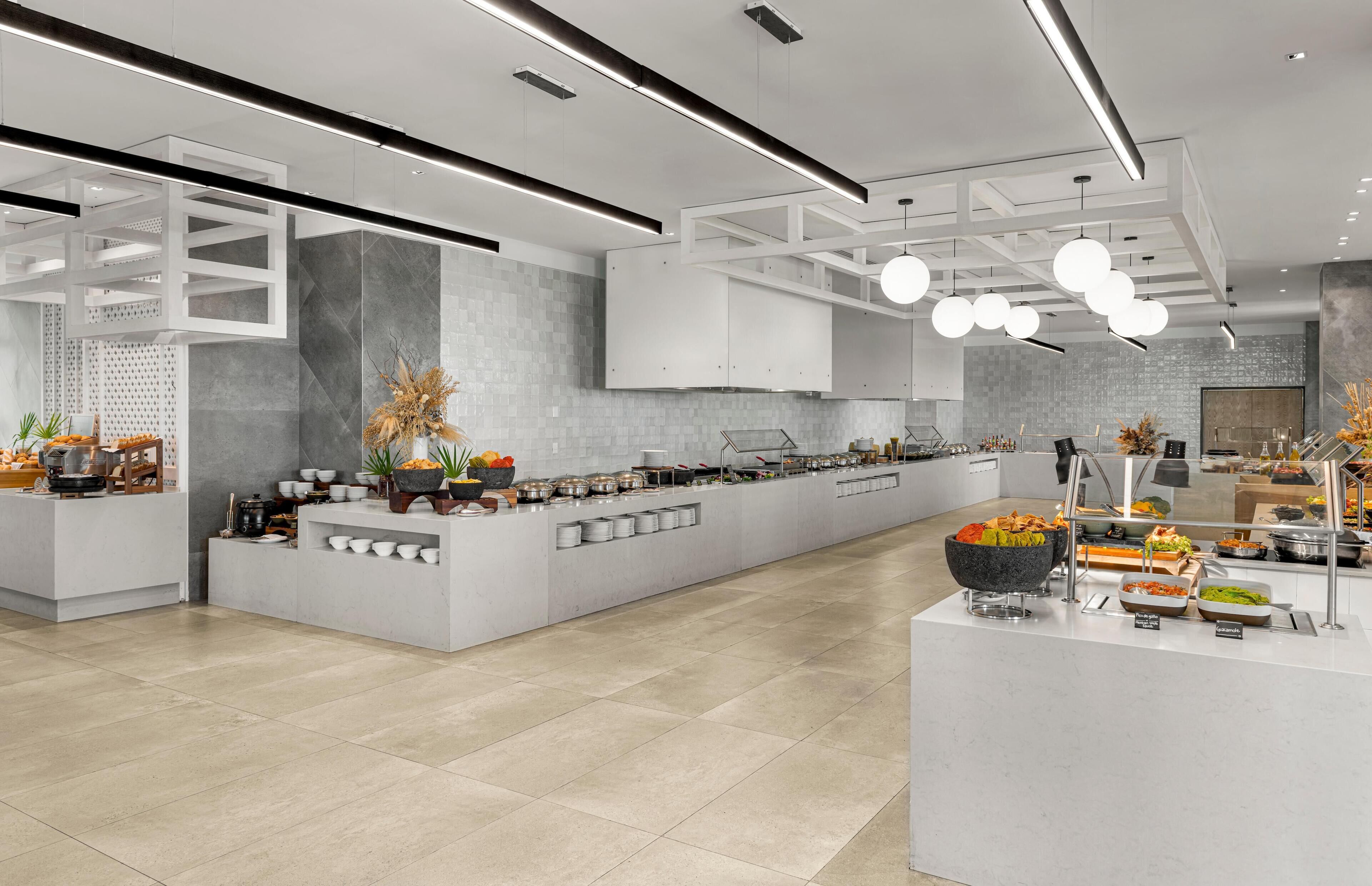 9 restaurants; lunch and dinner served