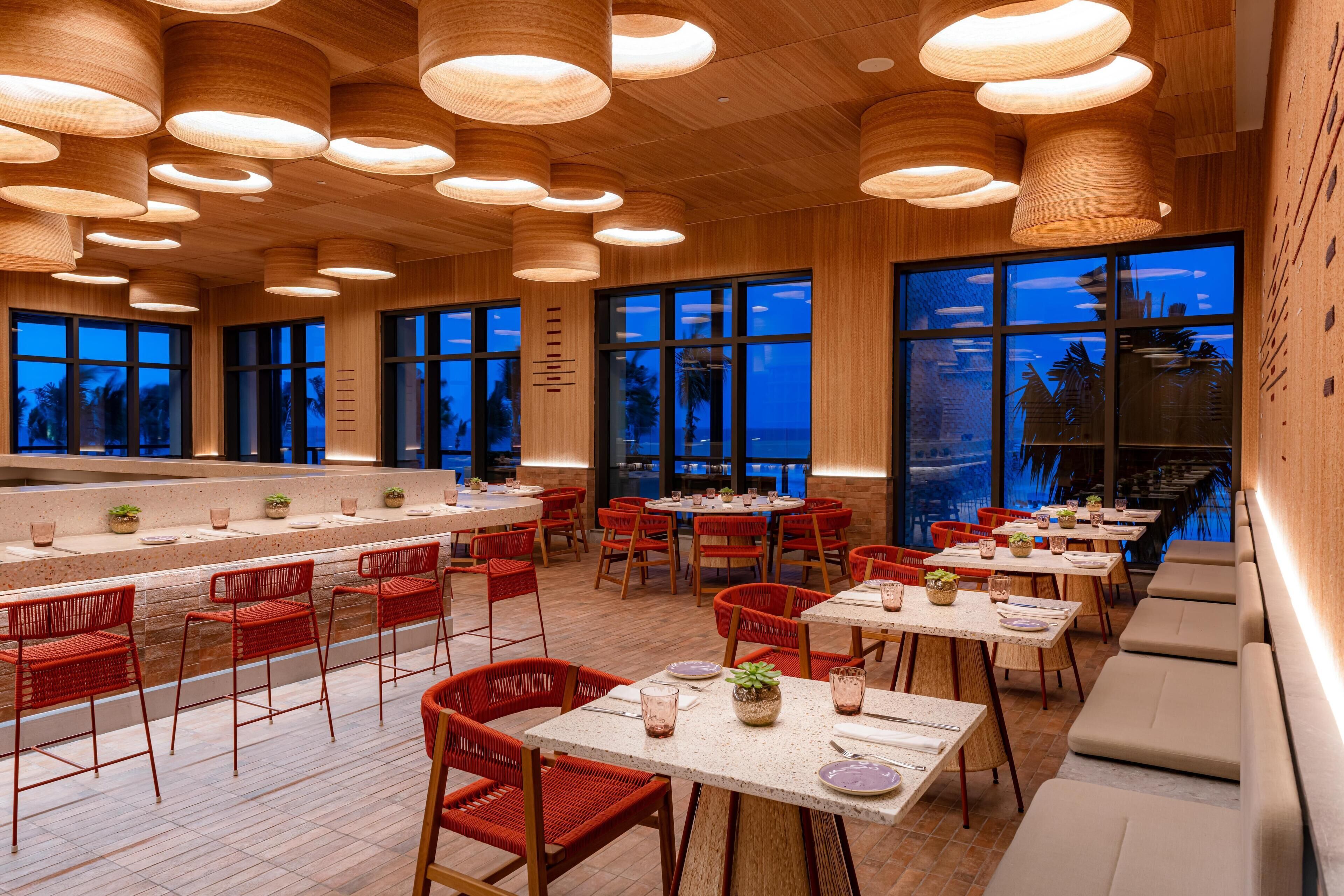 9 restaurants; lunch and dinner served 