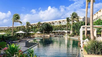 8 Außenpools, Cabañas (gegen Gebühr), Sonnenschirme