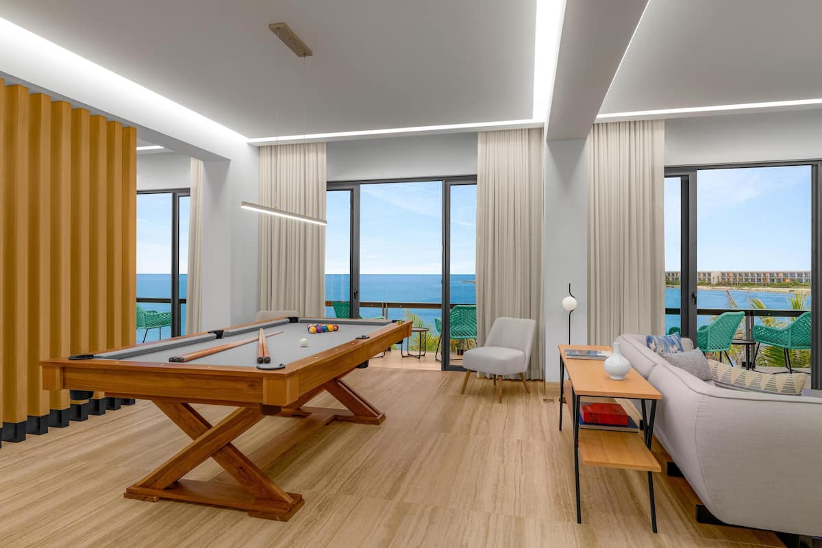 Presidential Suite, 1 King Bed | Área de sala de estar | Smart TV de 65 pulgadas con canales digitales y televisión