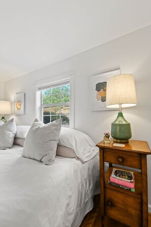 3 habitaciones, tabla de planchar con plancha, wifi y ropa de cama 