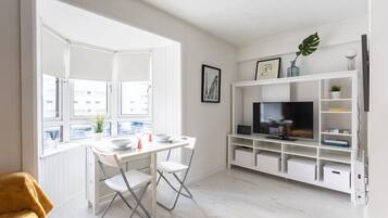 Basic Apartment, Private Bathroom | Lounge