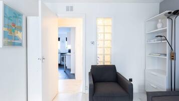 Basic Apartment, Private Bathroom | Lounge