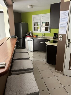 Fridge, microwave, oven, stovetop - Villa SAMA at Clos Samana (Le Diamant)