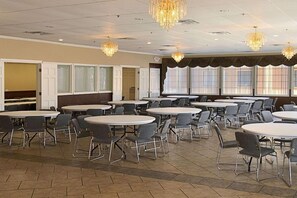 Dining - Howard Johnson Tulsa East/airport (Tulsa)