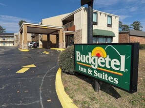 Property grounds - Budgetel Inn and Suites Fort Gordon Augusta (Augusta)