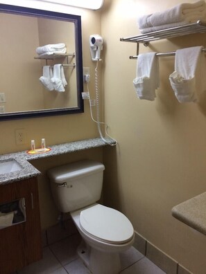 Bathroom - Econo Lodge Downtown (Omaha)
