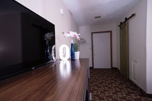 Living room - Econo Lodge Downtown (Omaha)