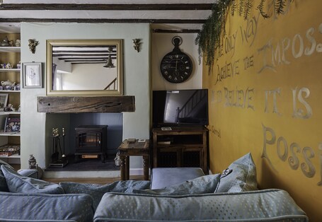 Violets Wonderland Cottage - Image 4