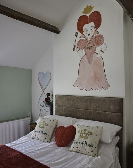 Violets Wonderland Cottage - Image 20