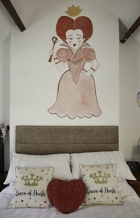Violets Wonderland Cottage - Image 14