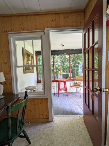 Cheerful fish cabin 1 Bdr. Pool open from July 1 st   , outdoor fireplace