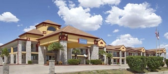 Quality Inn I-10 East Near Frost Bank Center