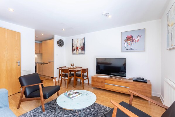 Apartment, Accessible, Ensuite (BroomPark) | Lounge - Broompark (Glasgow)