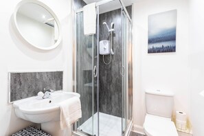 Apartment, Accessible, Ensuite (BroomPark) | Bathroom