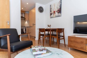 Apartment, Accessible, Ensuite (BroomPark) | Restaurant - Broompark (Glasgow)