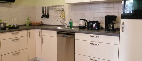 Kühlschrank, Herdplatte, Geschirrspüler