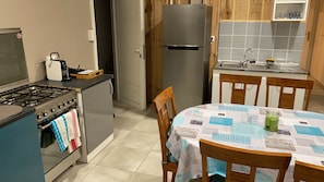 Fridge, microwave, oven, stovetop - Seasonal rental Kay Peronnette (Les Anses-d'Arlet)