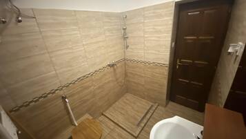 Dusche, Handtücher, Seife, Toilettenpapier