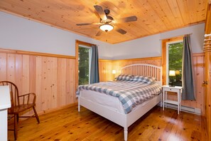5 bedrooms, desk, iron/ironing board, travel cot