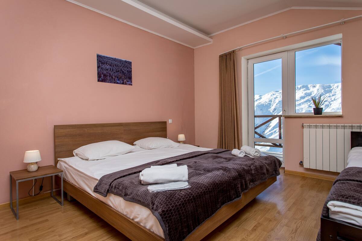 Premium bedding, iron/ironing board, free WiFi, bed sheets