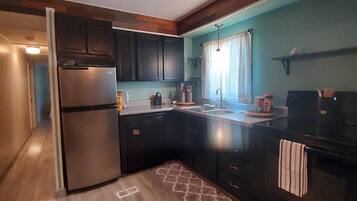 Rumah (Kozy Cove Cabin - 1 Block to Lake/boa) | Dapur pribadi