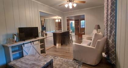 Kozy Cove Cabin - 1 Block to Lake Boat Launch - Covered Boat Parking - Lake Fun