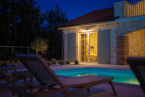 Charming Villa Adria with heated swimming pool