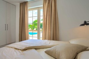 3 bedrooms, desk, iron/ironing board, free WiFi