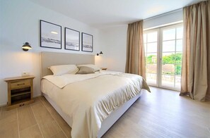 3 bedrooms, desk, iron/ironing board, free WiFi - Charming Villa Adria with heated swimming pool (Rasopasno (Krk))