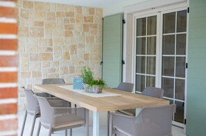 Outdoor dining - Charming Villa Adria with heated swimming pool (Rasopasno (Krk))