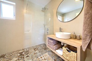 Hair dryer, towels