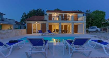 Rustikale Villa Zala mit beheiztem Pool