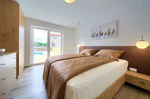 3 bedrooms, travel crib, free WiFi, bed sheets