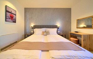 2 室のベッドルーム、デスク、WiFi (無料)、ベッドシーツ