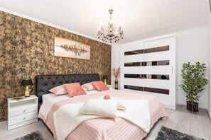 4 sovrum, skrivbord, gratis wi-fi och sängkläder