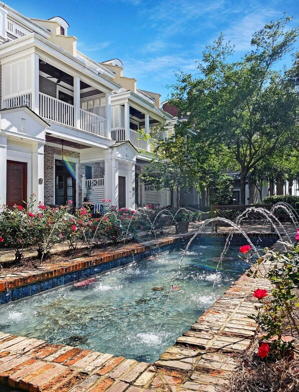 Pool - Le Jardin Oasis: New Orleans Inspired Luxury, Steps Away from Baytowne Wharf at Sandestin Golf and Beach Resort! (Miramar Beach)