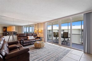 Fireplace, DVD player