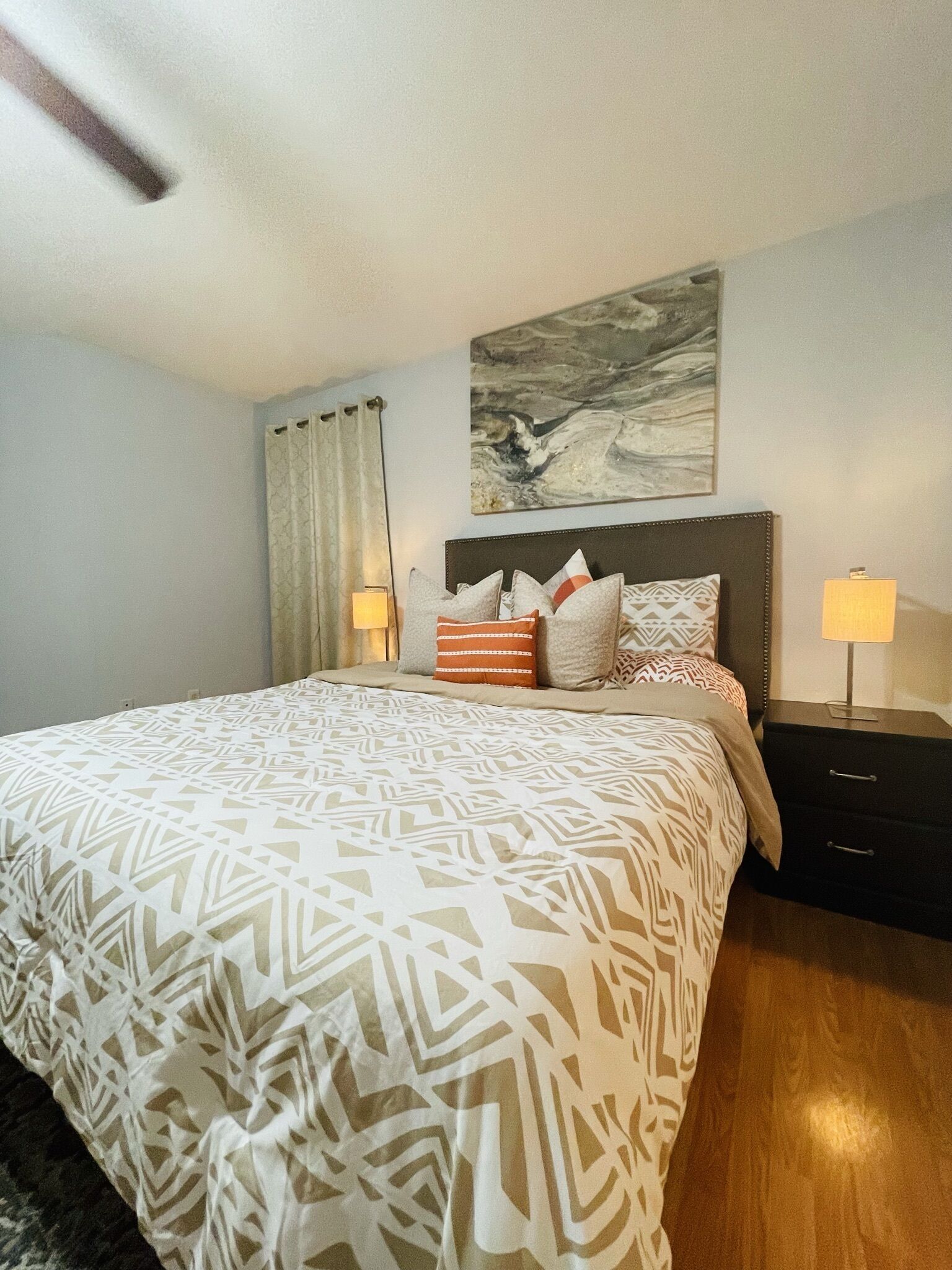 3 bedrooms, desk, iron/ironing board, travel crib