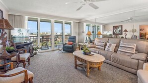 TV - Crystal Sands Tower Unit 1007 - Beachfront (Sarasota)