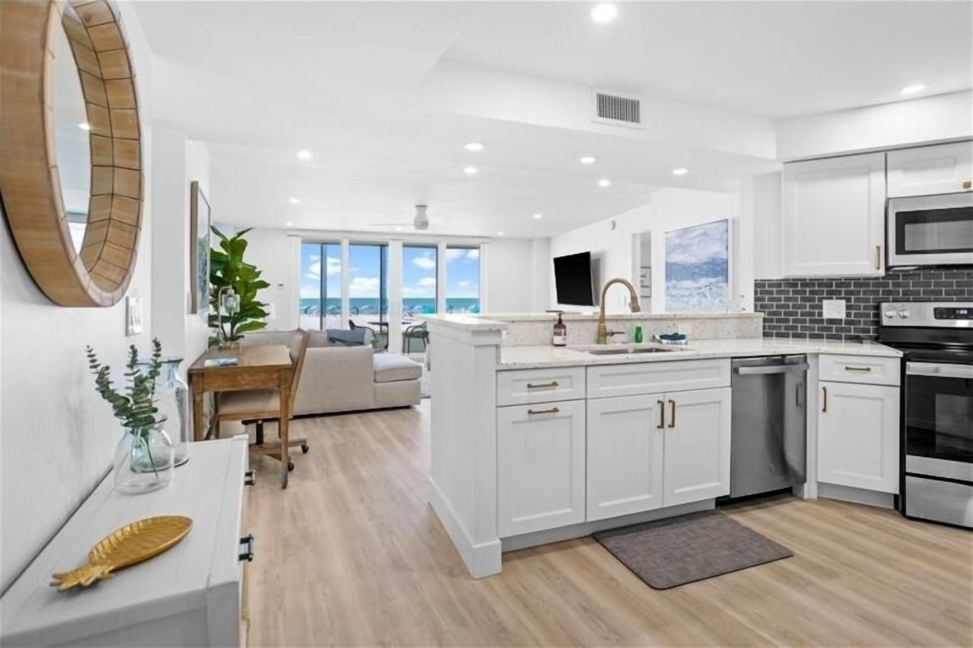 雪櫃、微波爐、焗爐、洗碗機