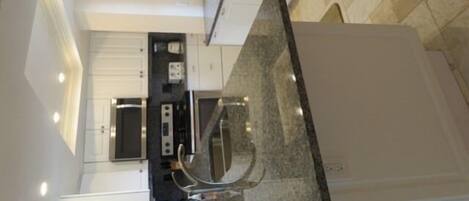 Réfrigérateur, micro-ondes, four, lave-vaisselle