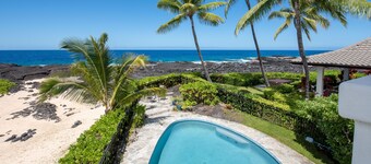 Fabulous Waterfront Modern Home on the Keiki Beach, Walking Distance to Town